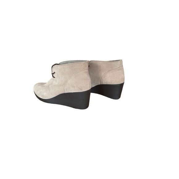 Crocs Womens Tan Closed Toe Leigh Lace Up Suede Wedge Heel Ankle Boots Size 9.5 - Picture 2 of 6